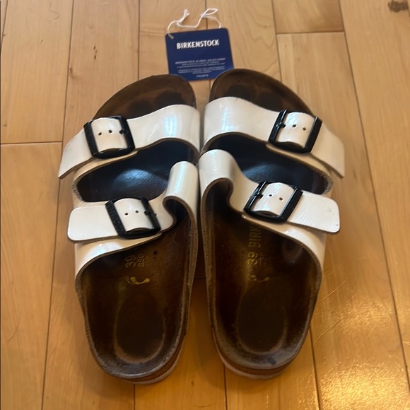 Birkenstock Arizona white patent leather sandals with black buckles - Picture 1 of 15